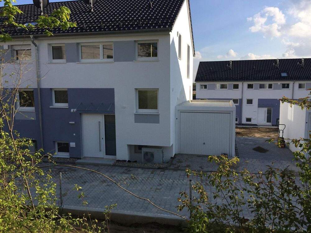 Thumbnail-Modernes KfW-55-Reiheneckhaus in Großmehring