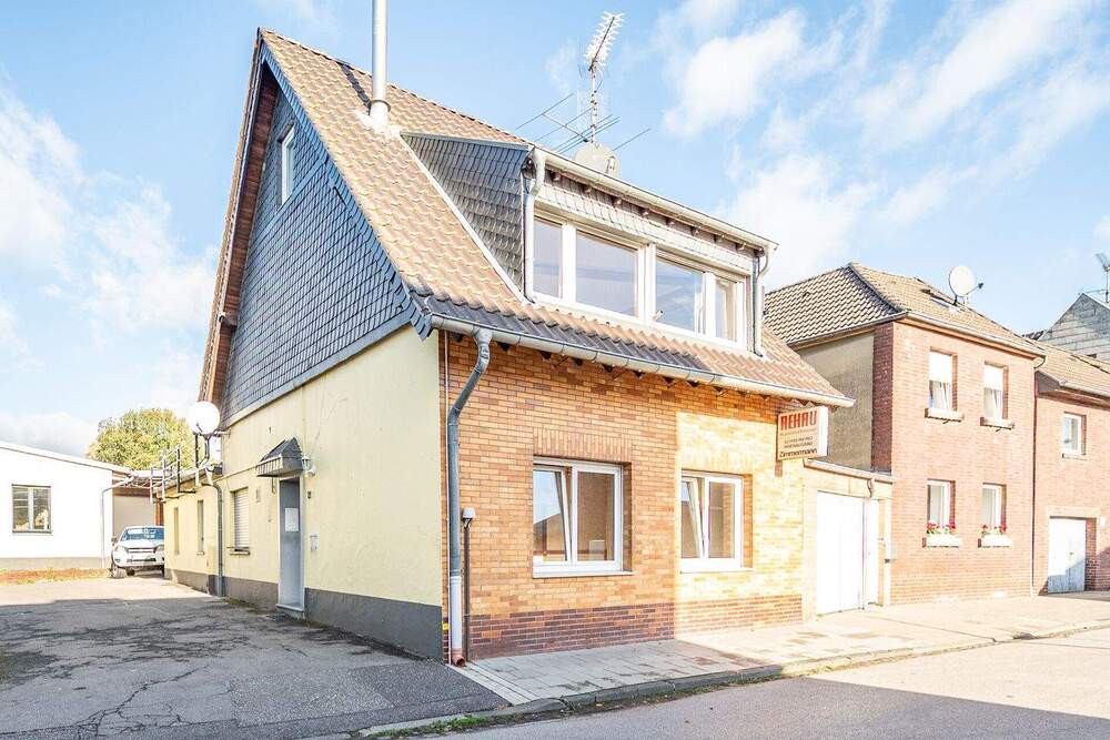 Thumbnail-Anwesen mit Wohnhaus und Gewerbehalle in Geilenkirchen-Leiffarth!