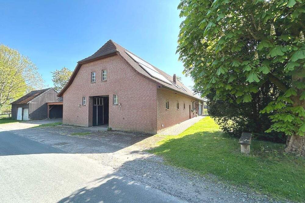 Thumbnail-Volksbank Immobilien: Komplettpaket für Pferdefreunde: Wohnhaus, Wirtschaftsteil, Boxen & Weide