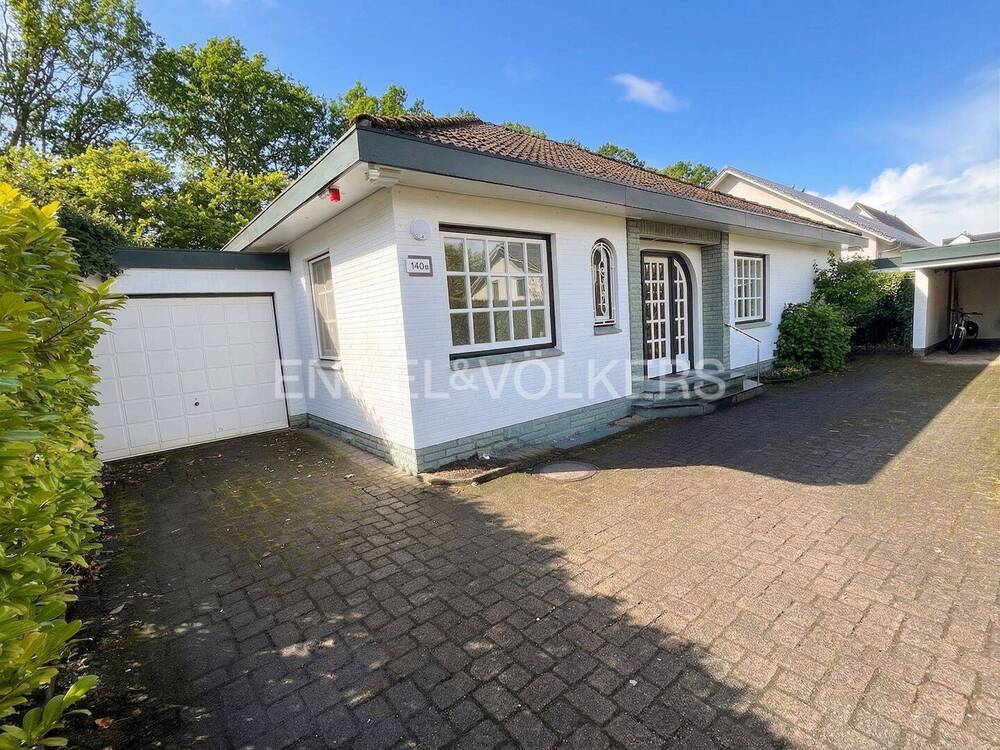 Thumbnail-Geschmackvoller Walmdach-Bungalow mit 250 m² Wohn- und Nutzfläche in schöner Südwestlage
