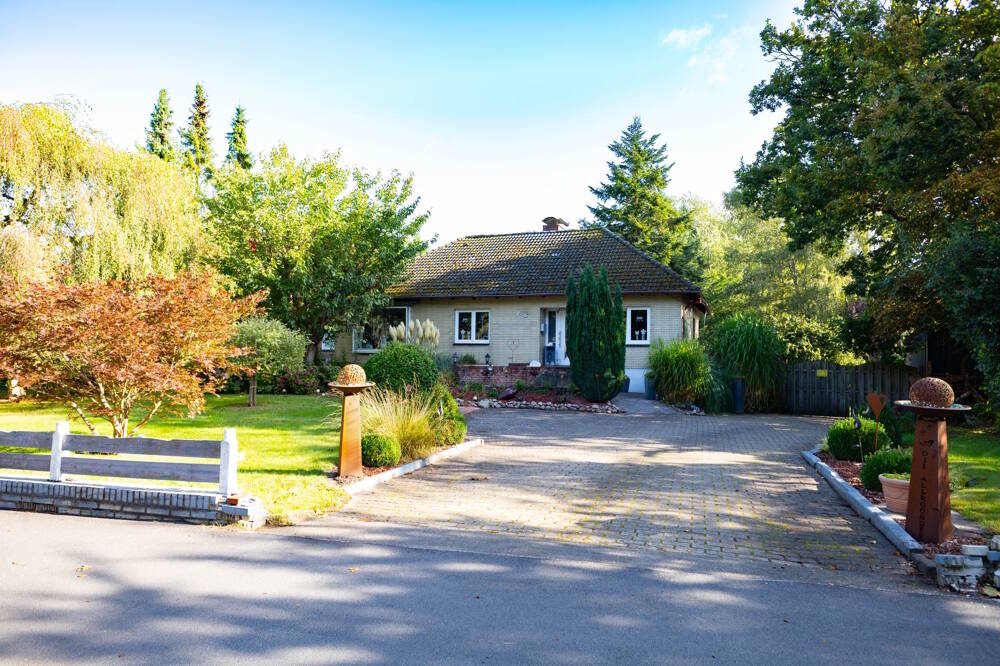 Thumbnail-Vielseitiges Einfamilienhaus mit Wellnessbereich und Nebengebäuden - ideal für Wohnen und Arbeiten