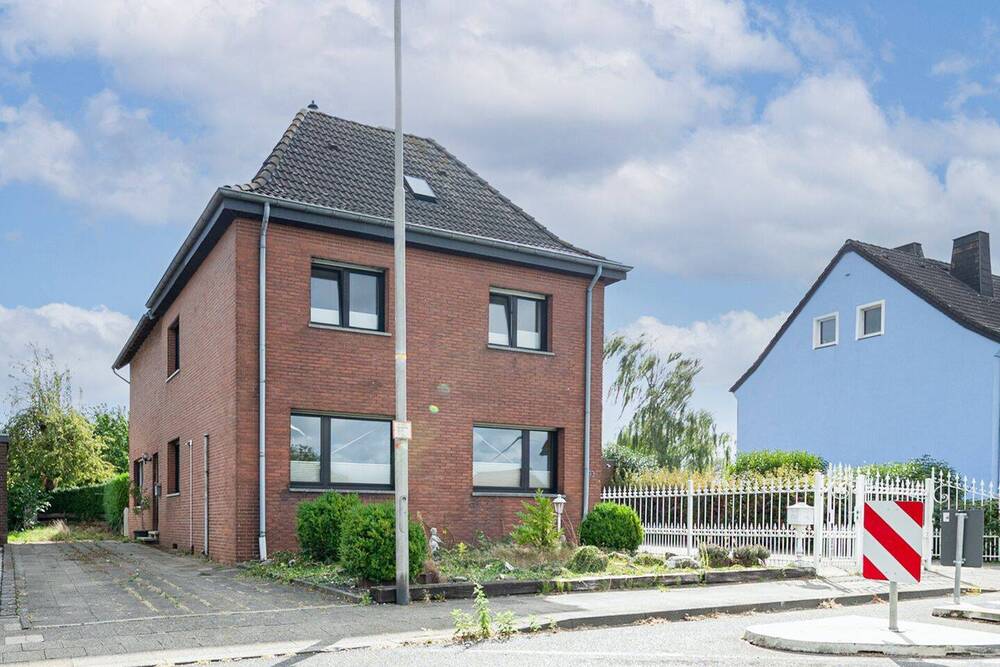 Thumbnail-Großzügiges Wohnhaus mit Einliegerwohnung, Balkon und Garten in Waldfeucht - Bocket!