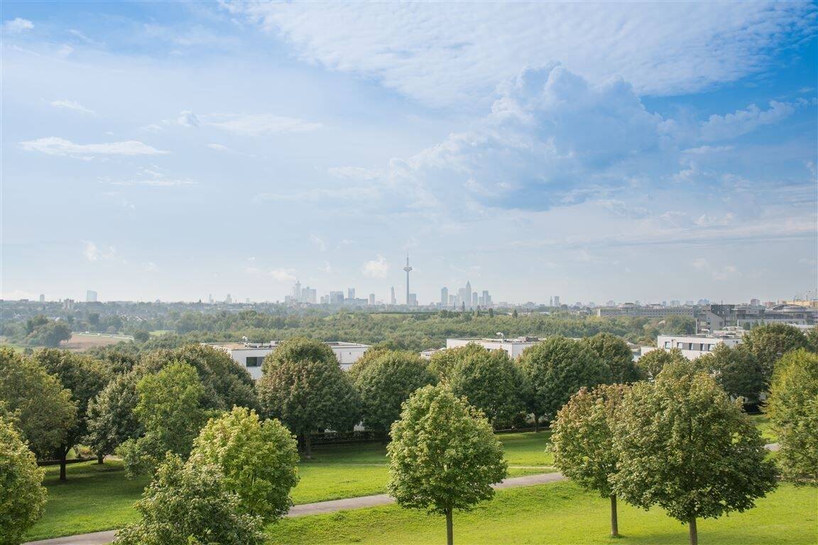 Thumbnail-Moderne 3-Zimmerwohnung mit Panorama Skylineblick, EBK, Kellerabteil und TG-Platz!