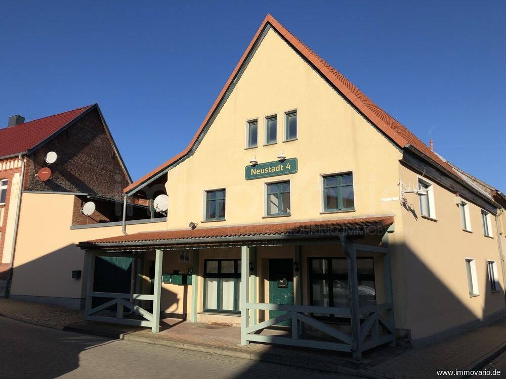 Thumbnail-Schöne 2 Zimmer Wohnung mit Balkon und Einbauküche in Kroppenstedt am Markt.