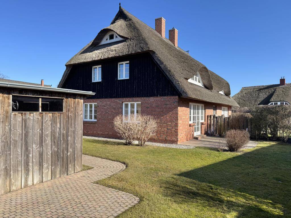 Thumbnail-Großzügiges Doppelhaus unter Naturrohr