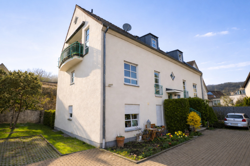 Thumbnail-100 m² große Eigentumswhg. mit 3 Zimmern, Südloggia & Stellplatz in ruhiger Sackgassenlage