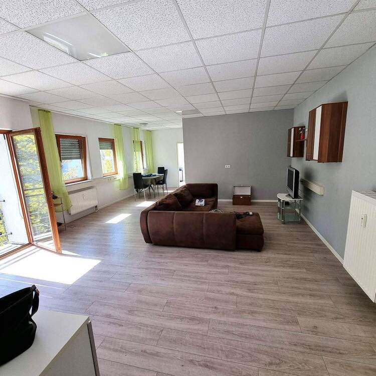 Thumbnail-schöne 3 Zimmer-­Wohnung mit KFZ­ Stellplatz in ruhiger Lage