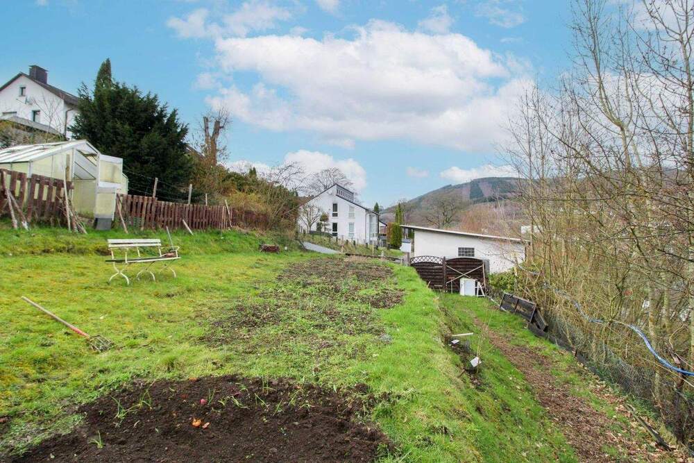Thumbnail-Schönes Grundstück mit viel Potenzial in vorteilhafter Lage in Plettenberg-Böddinghausen