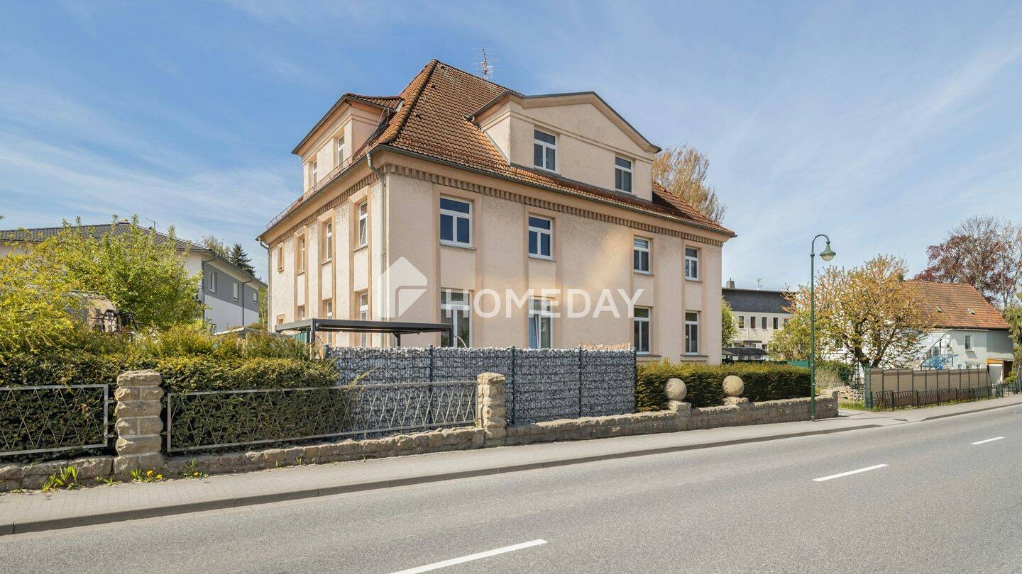 Thumbnail-Nachhaltig vermietetes Mehrfamilienhaus mit Stellplätzen und gewachsener Struktur