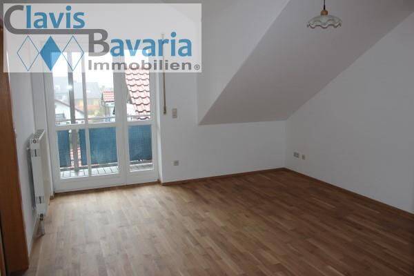 Thumbnail-sehr schöne ruhige 2,5-Zimmer DG-Wg mit Carport, überd. Balkon, EBK - ab 01.09.26 frei