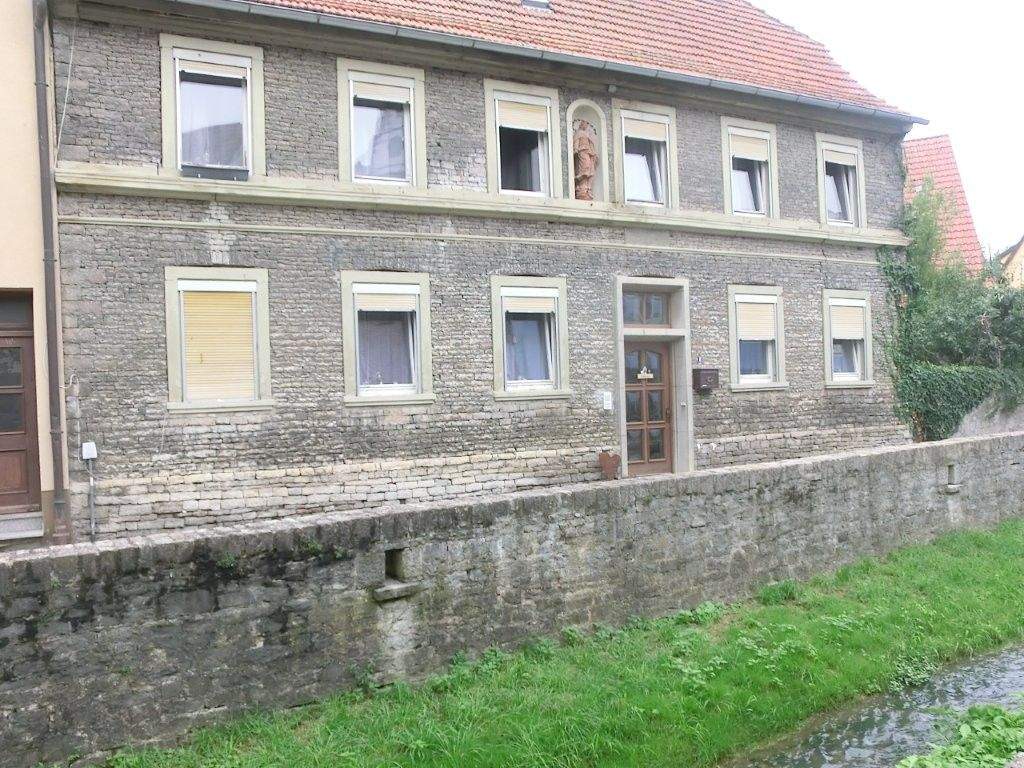 Thumbnail-Ehemaliges Bauernanwesen - stark sanierungsbedürftig