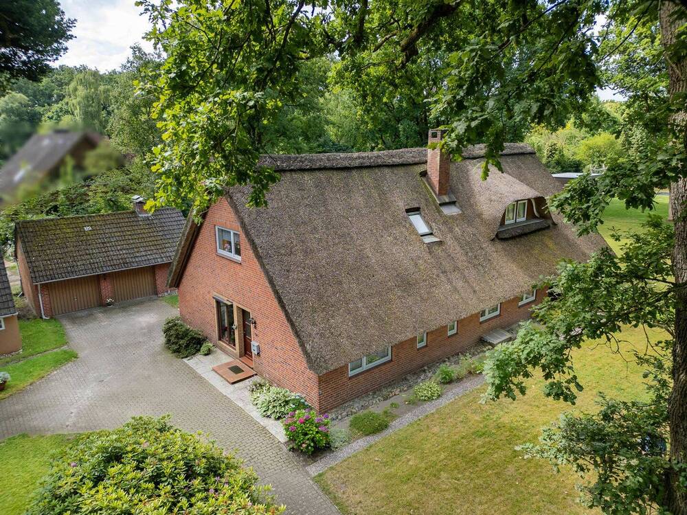 Thumbnail-Reetgedecktes Einfamilienhaus mit viel Platz und Historie