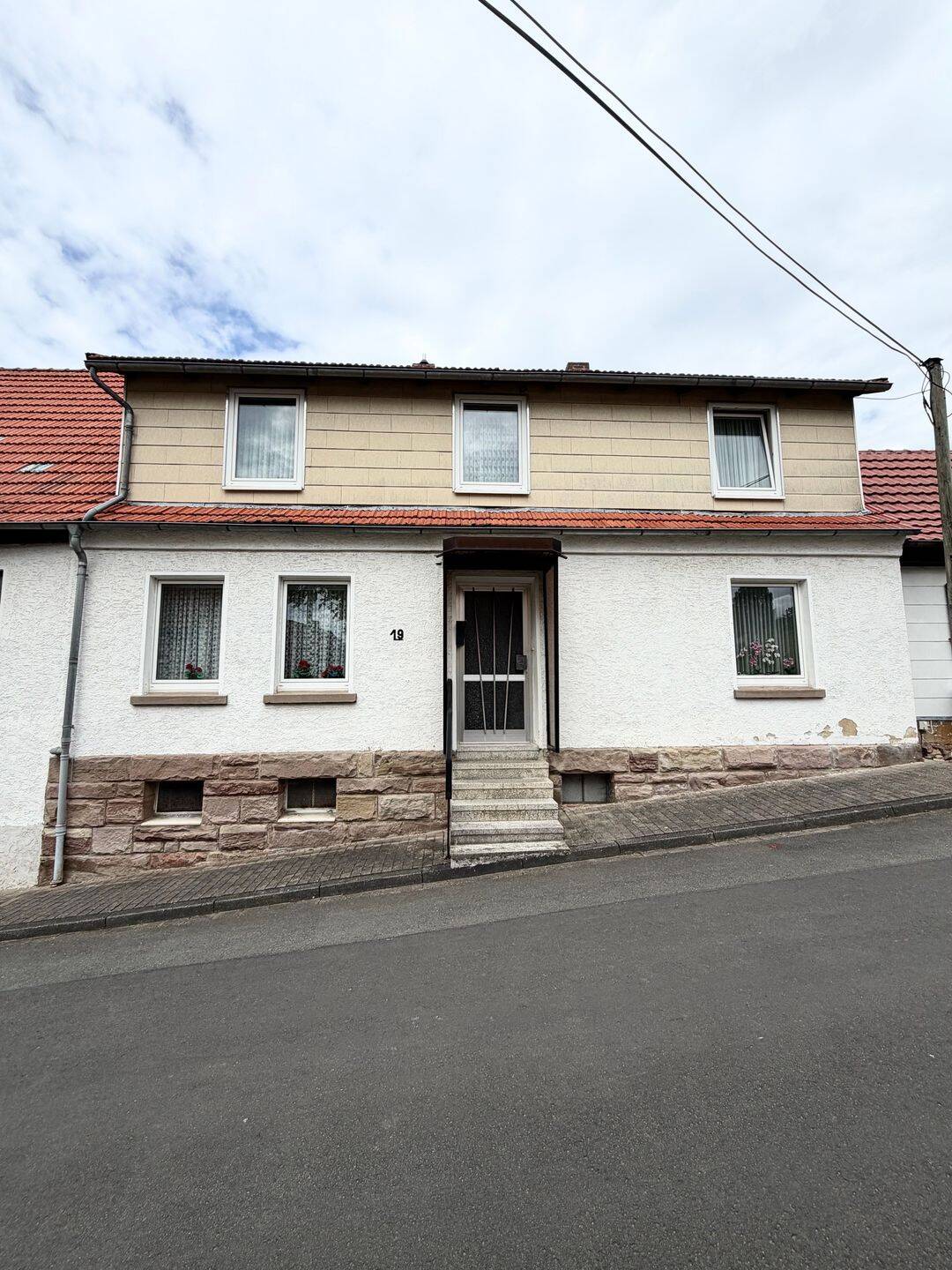 Thumbnail-Leerstehendes Einfamilienhaus mit Garage, Werkstatt und Garten - top Investmentchance
