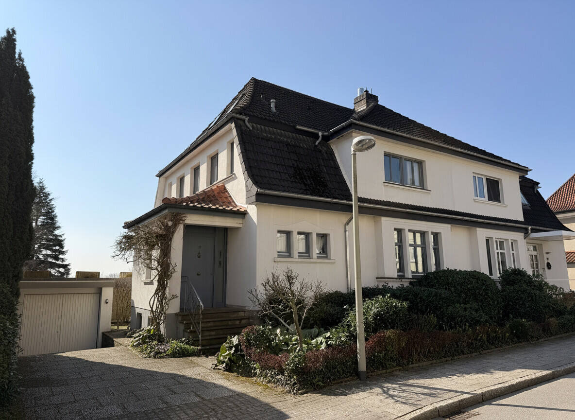 Thumbnail-Charmante Doppelhaushälfte mit traumhaftem Ausblick und großem Garten