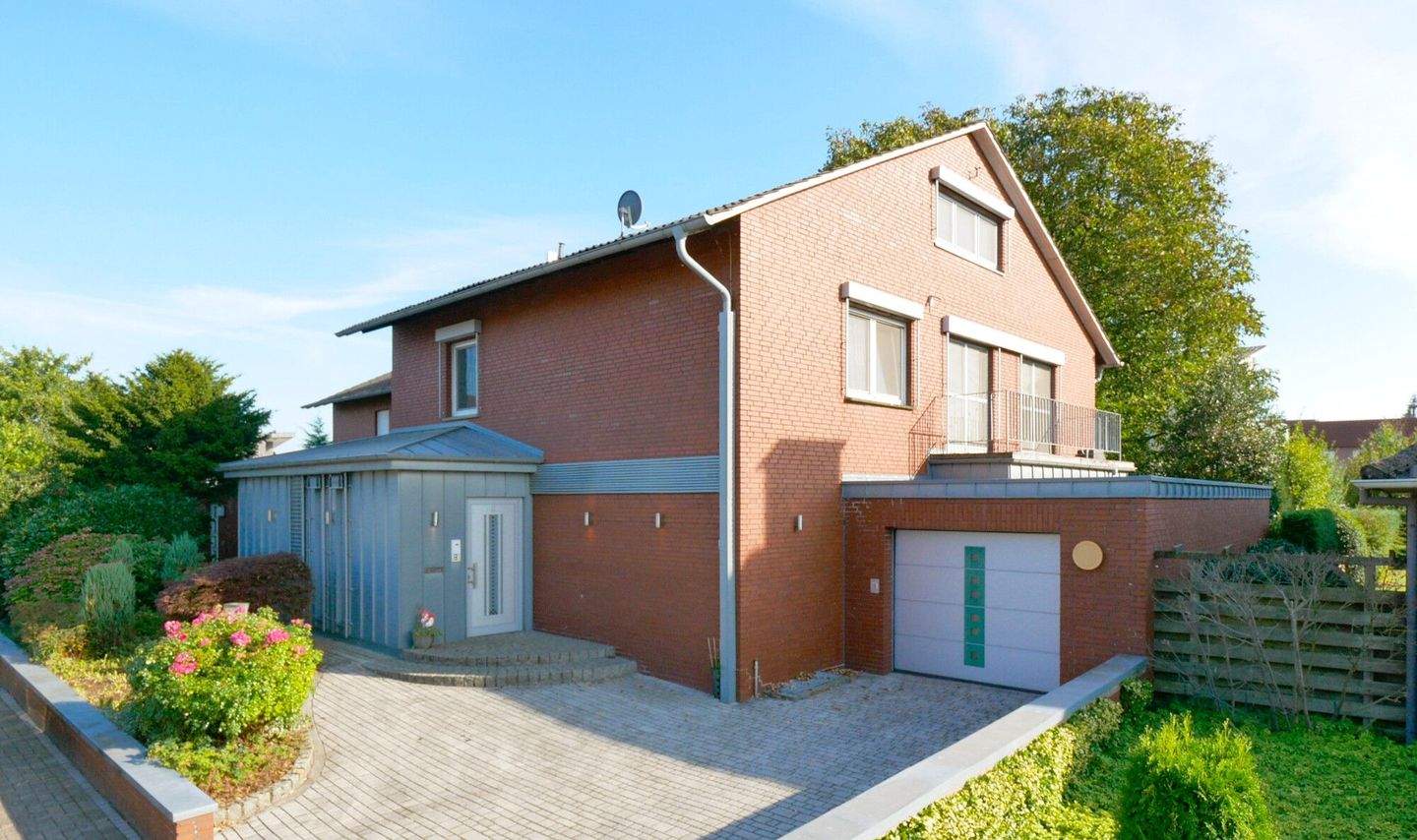 Thumbnail-Oythe - Wohnhaus mit Garage und Innenpool