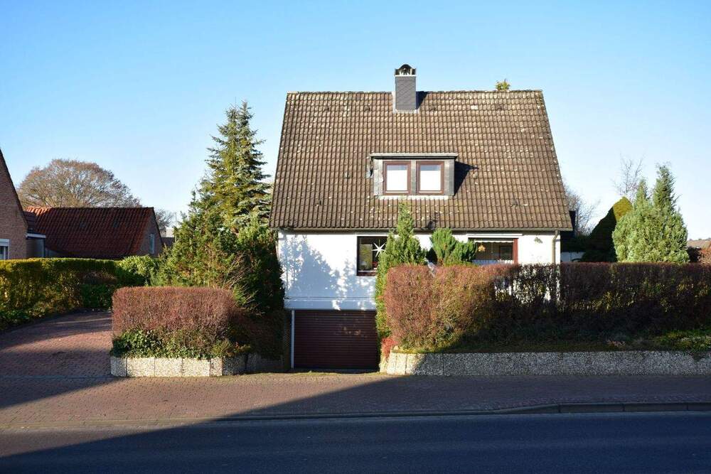 Thumbnail-Einfamilienhaus in zentraler Lage auf großem Grundstück mit Platz für ein zweites Gebäude