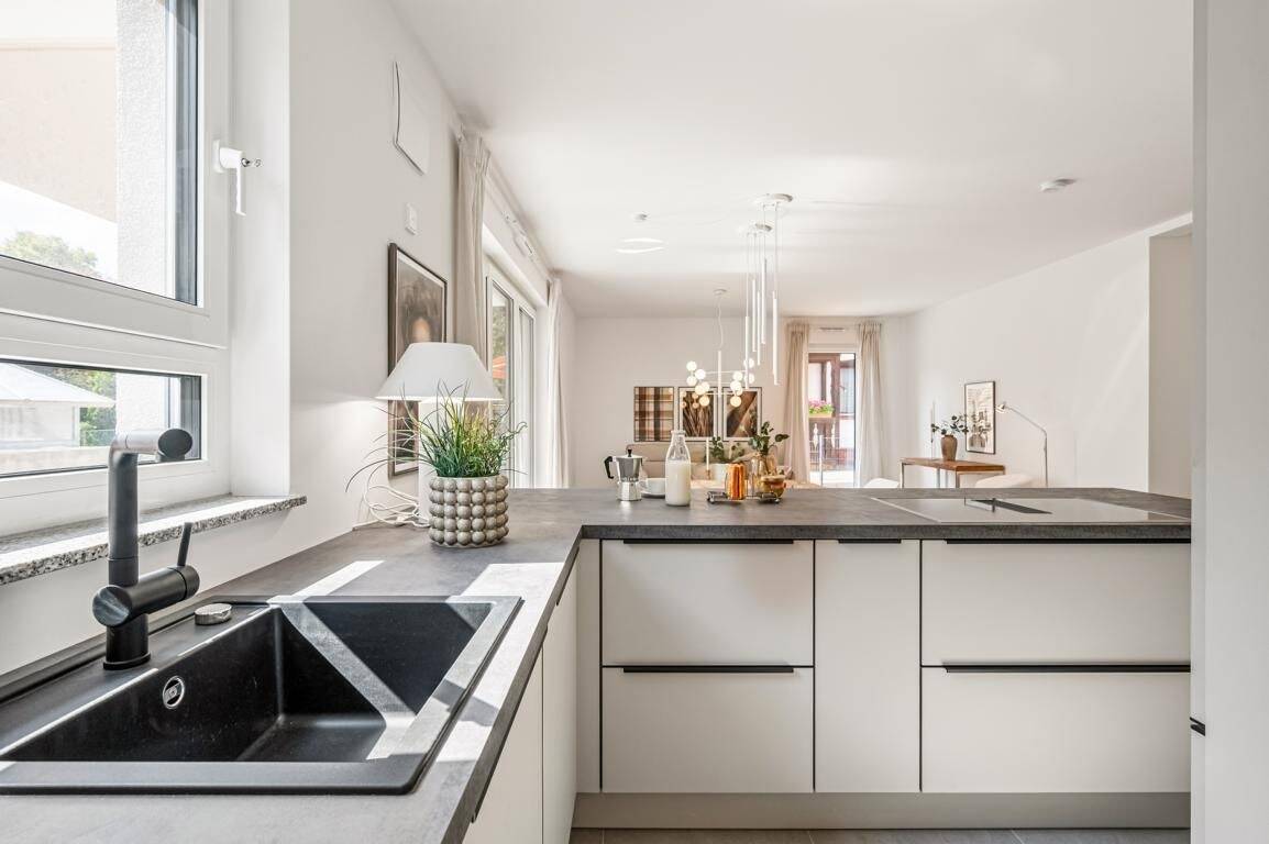 Thumbnail-Aktion! - inklusive Einbauküche | pures Wohnvergnügen mit 3 Zimmern, Küche, 2 Bädern und Balkon