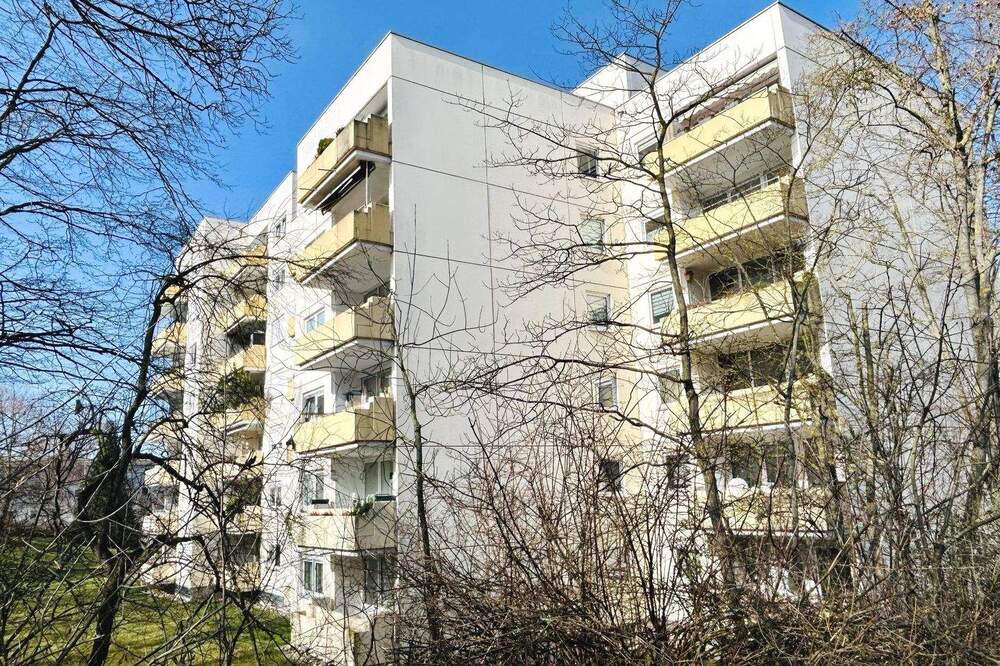 Thumbnail-Freie 3-Zi.-Wohnung, Balkon + herrlicher Aussicht, 5. OG, Personenaufzug, TG-Stellplatz