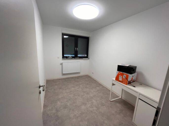 Thumbnail-KERNSANIERTES Möbliertes Büro mit Küche in Eppelheim: Offener Arbeitsplatz