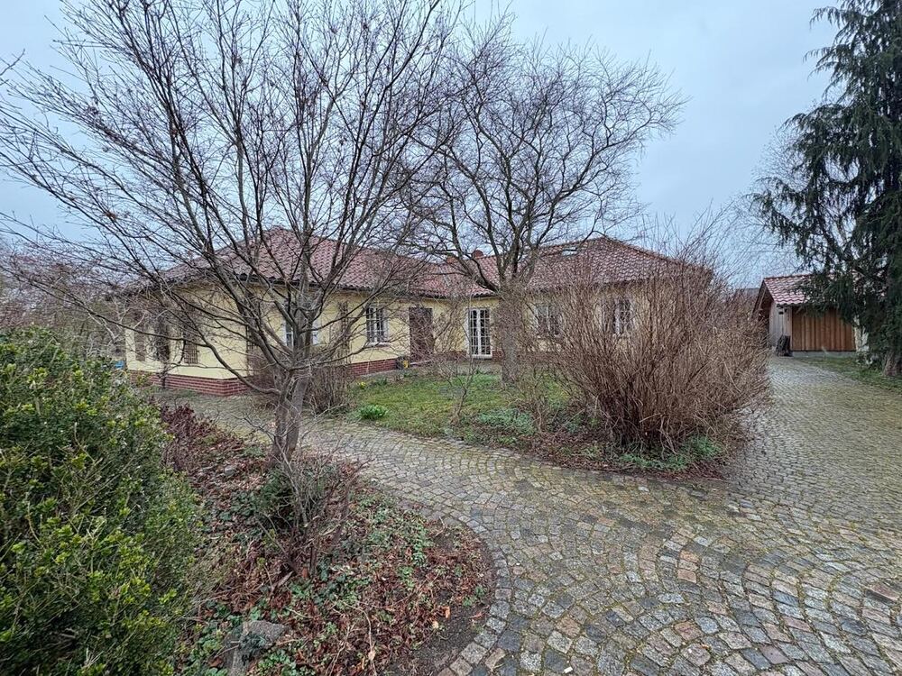 Thumbnail-Exklusives Einfamilienhaus mit großem Raumangebot auf weitläufigem Grundstück in idyllischer Natur