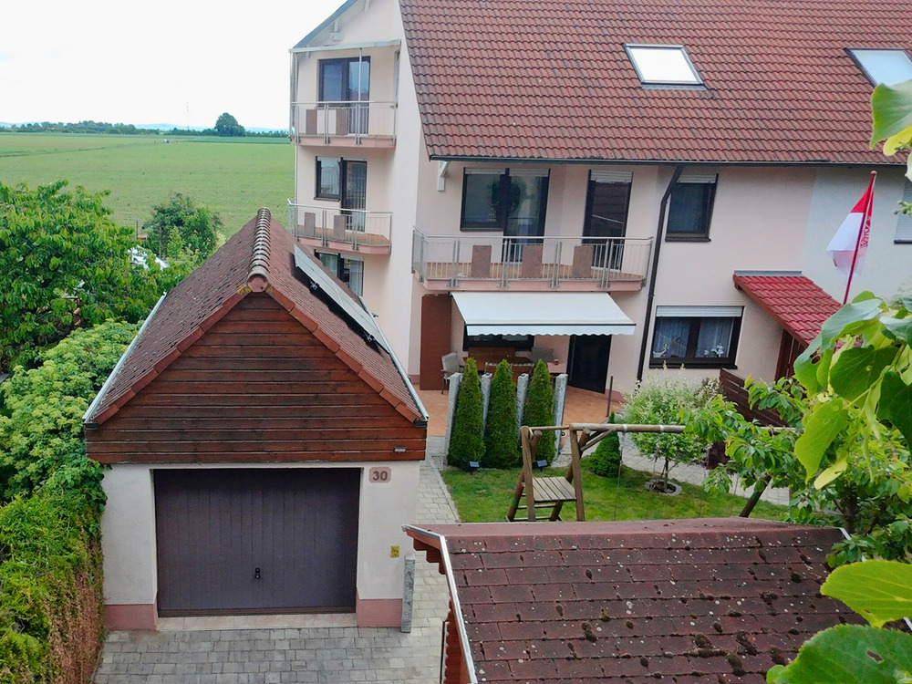 DHH mit Garage