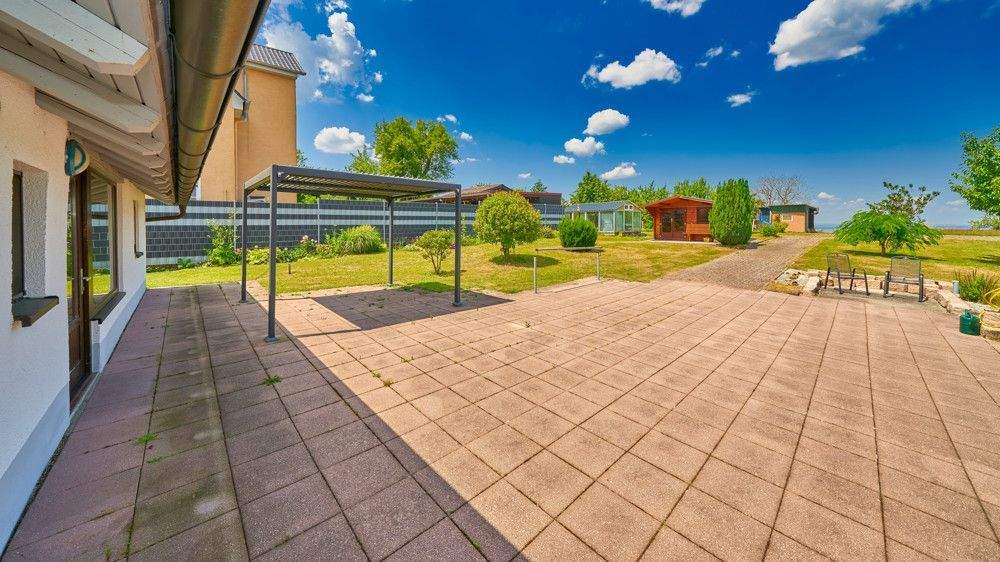 Thumbnail-Idyllisches Wohnen im Grünen Gepflegte Doppelhaushälfte auf großem Grundstück mit Potenzial