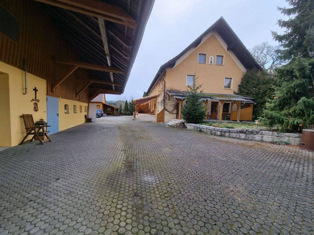 Thumbnail-VB - Viel Platz, uneinsehbarer Aussenbereich mit gut erhaltenem 2 Familienhaus