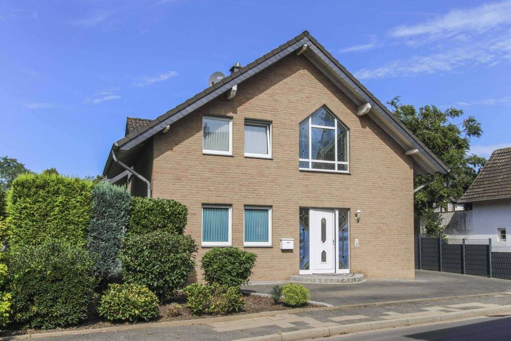 Thumbnail-Frei stehendes Einfamilienhaus mit Garten und Garage in ruhiger Lage in Hückelhoven