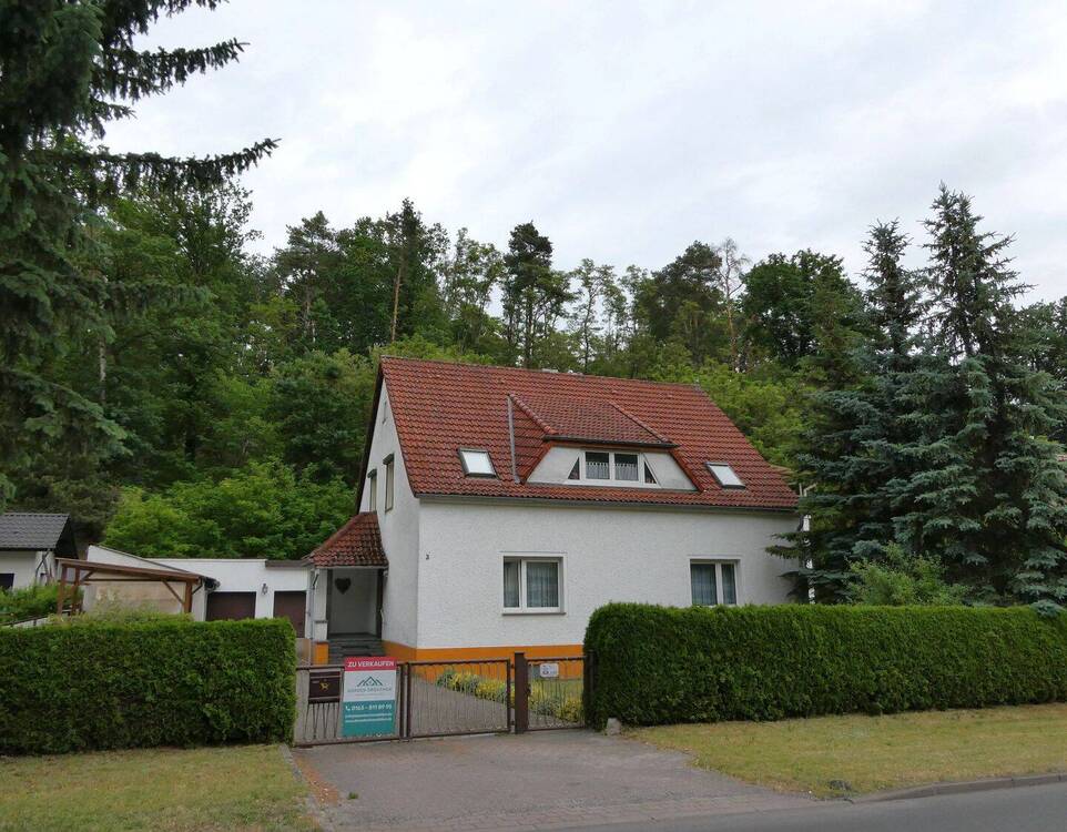 Thumbnail-Einfamilienhaus mit schöner Einliegerwohnung, großes Nebengelass mit 2 Garagen, Sommerküche, Bad und Werkstatt mit herrlicher Lage am Waldrand