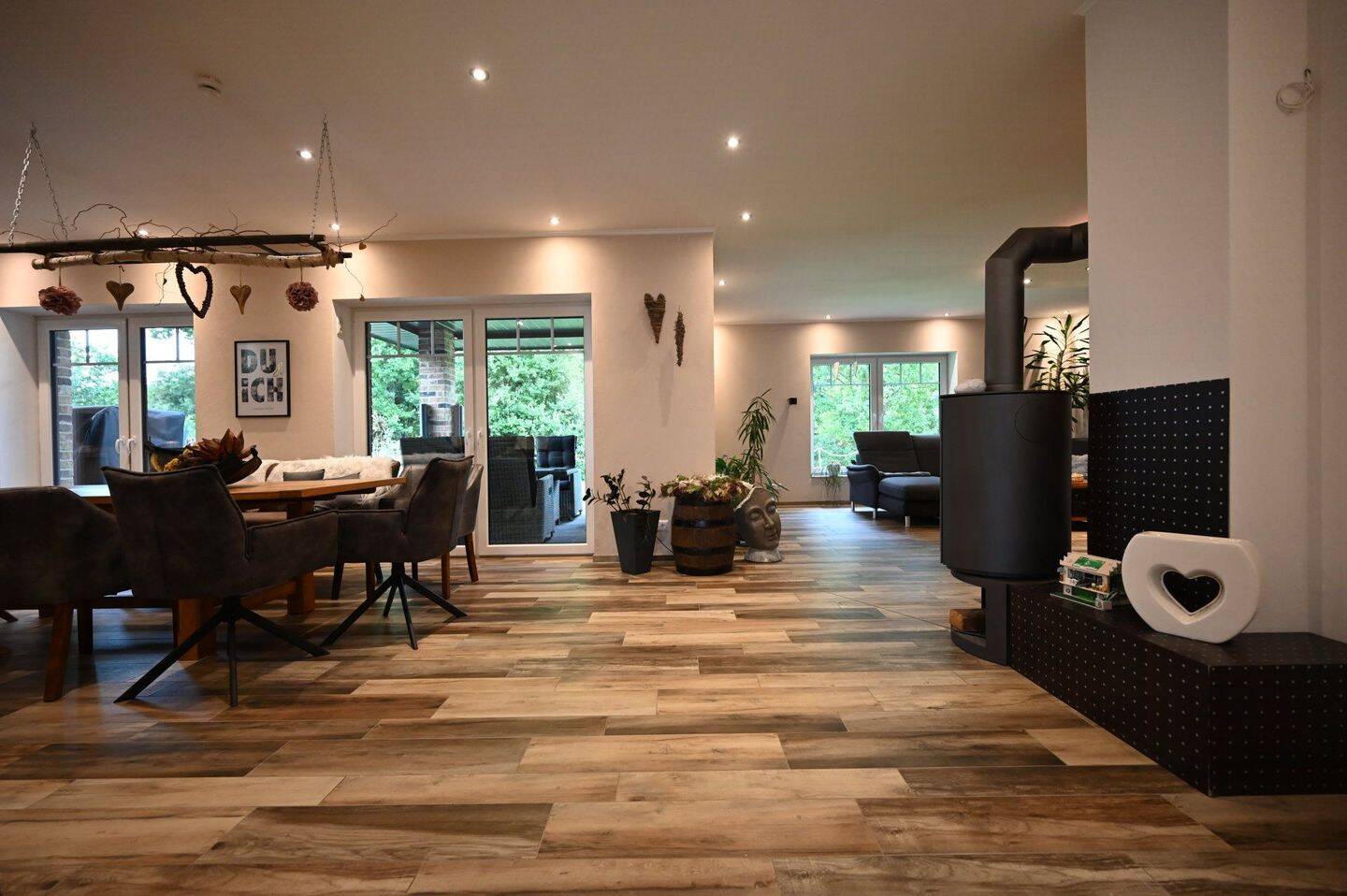 Thumbnail-A+ | Modernes Einfamilienhaus aus 2017 mit luxuriöser Ausstattung in Jaderberg, Nähe Nordseeküste