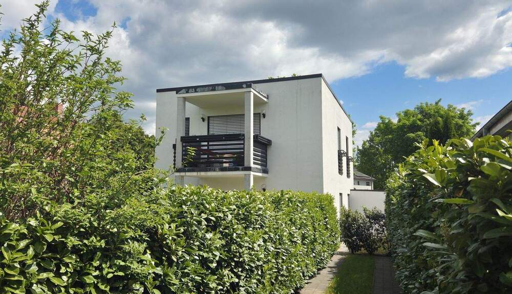 Thumbnail-Zweifamilienhaus in Köpenick mit großem Nebengelass