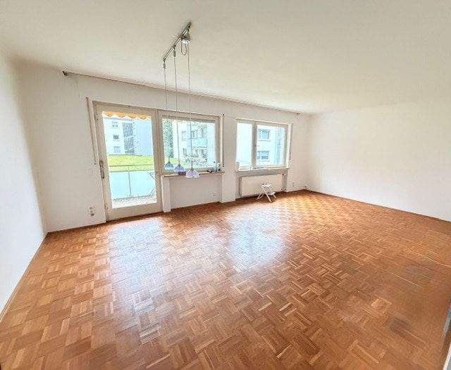 Thumbnail-Großzügige 3-Zimmerwohnung, mit EBK, großem Balkon, TG-Stellplatz u.v.m. in Kronberg