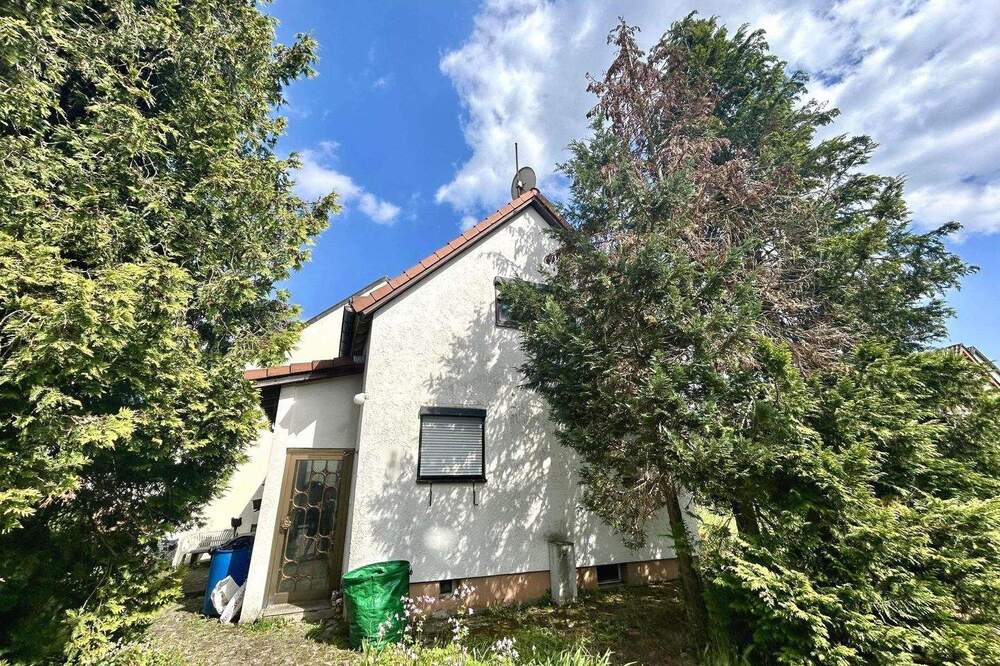 Thumbnail-Kleine 3-Zi.-DHH mit Gartenhaus, sonniges & großzügiges Grundstück in zentraler Lage