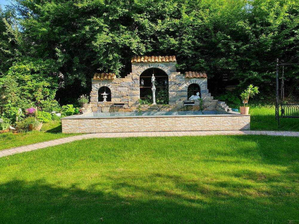 Thumbnail-Elegantes Haus mit Vintage Pool und Wasserfall neue Heizung 2025