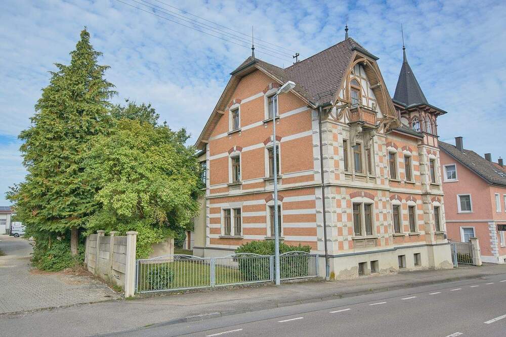 Thumbnail-Charmantes Wohnhaus mit historischer Architektur und großem Grundstück