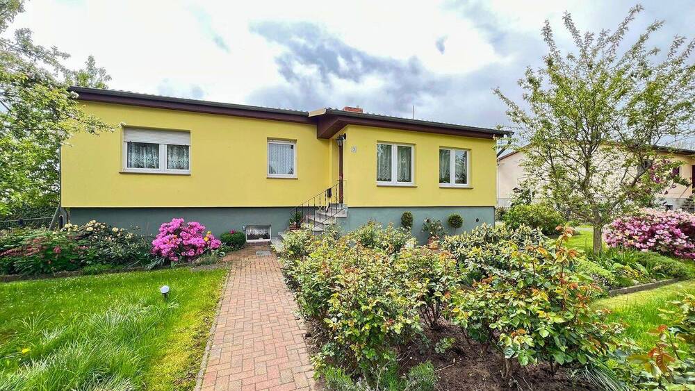 Thumbnail-Einfamilienhaus mit Gewächshaus, Hühnerstall, Obstbäumen und Garten in idyllischer ländlicher Lage