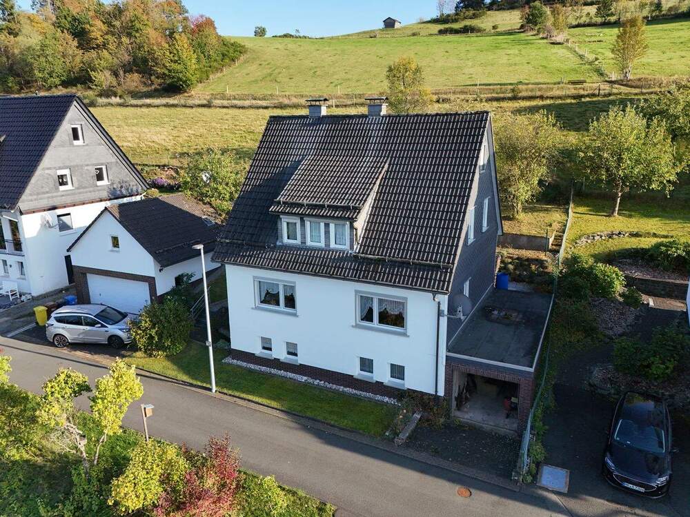 Thumbnail-Gepflegtes Wohnhaus mit Doppelgarage in Bad Laasphe-Feudingen