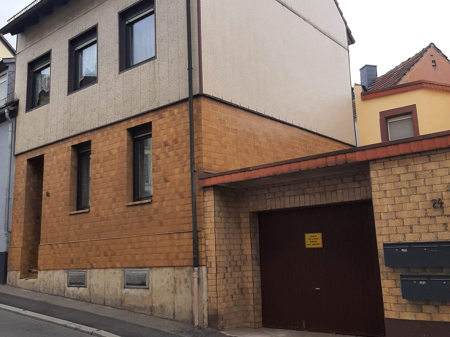 Thumbnail-Einfamilienreihenhaus mit kleiner Terrasse in zentraler Lage