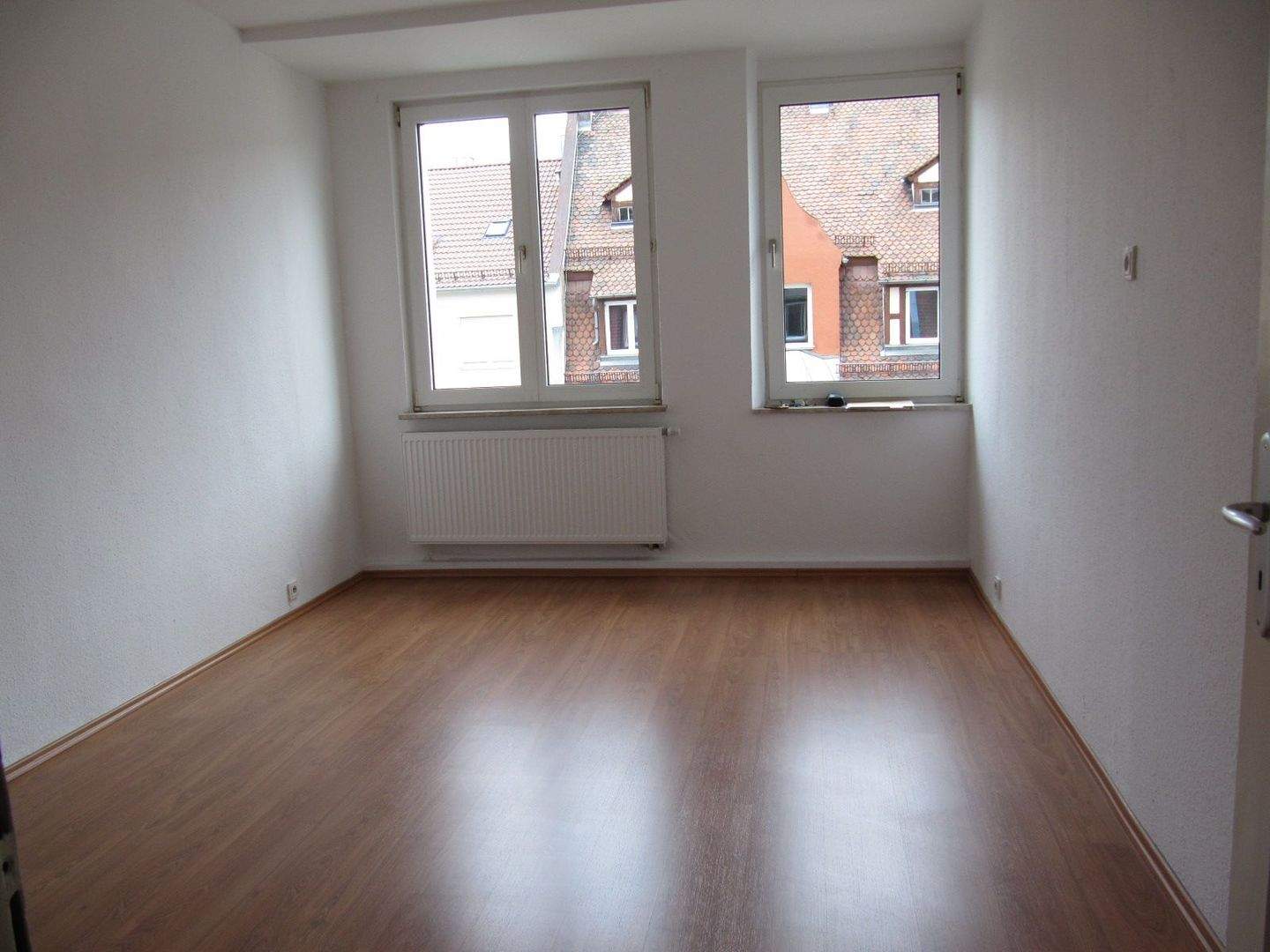 Thumbnail-Nähe Pillenreuther Straße ! 3-Zi.-Altbau-Whg. 73 m², Balkon mit 6,5 m², Laminatböden, 4.OG ohne Aufzug