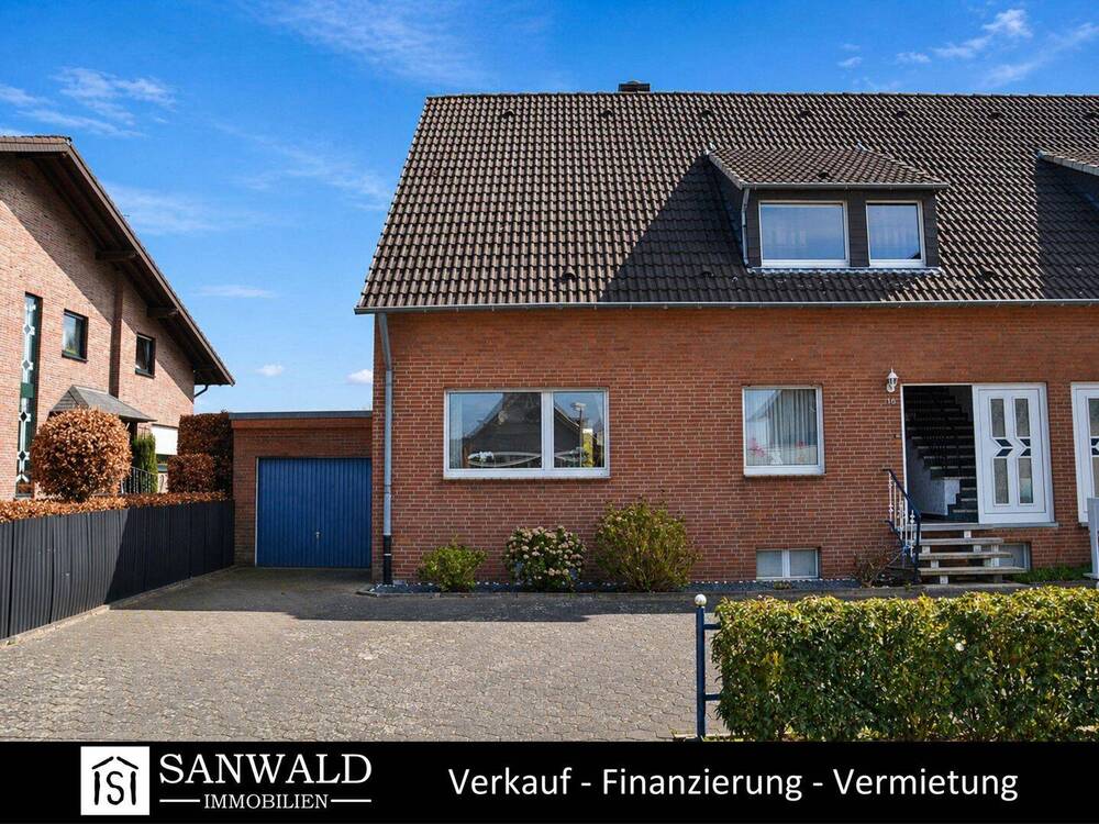 Thumbnail-Charmantes Zweifamilienhaus mit Garten und Garage in beliebter Wohnlage