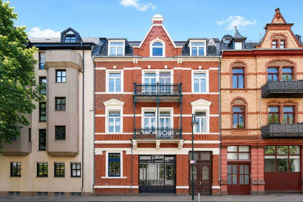 Thumbnail-Lichtdurchflutete Dachgeschosswohnung mit Altbaucharme in zentraler Wiesbadener Lage