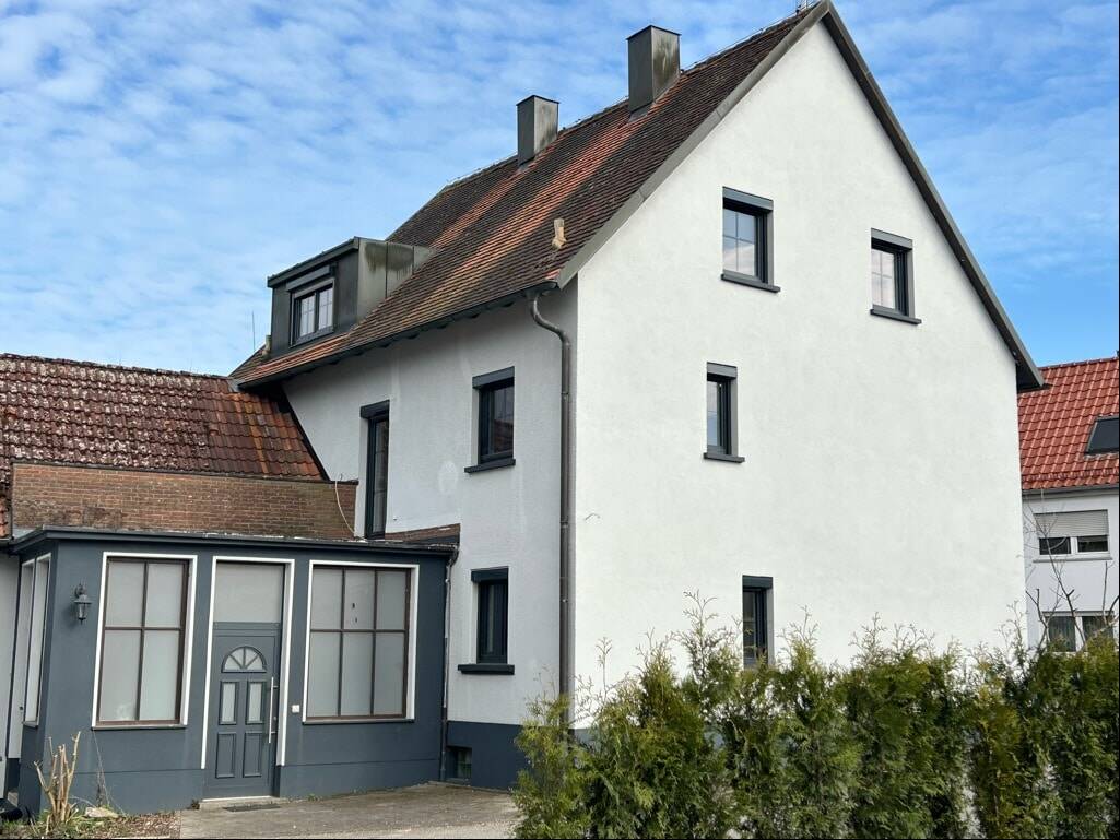 Thumbnail-Modernes Ein- bis Zweifamilienhaus mit Anbau und großem Grundstück