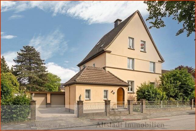 Thumbnail-Exklusives Zweifamilienhaus mit zwei separaten Wohnebenen, 236,44 m² Wohnfläche, zwei Garagen
