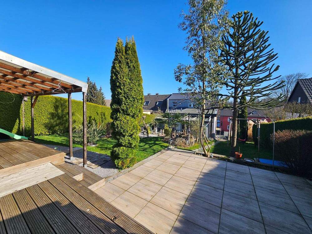 Thumbnail-Modernisiertes 1-2-Familienhaus mit 3 Garagen und attr. Garten in guter und ruhiger Lage in Wetter