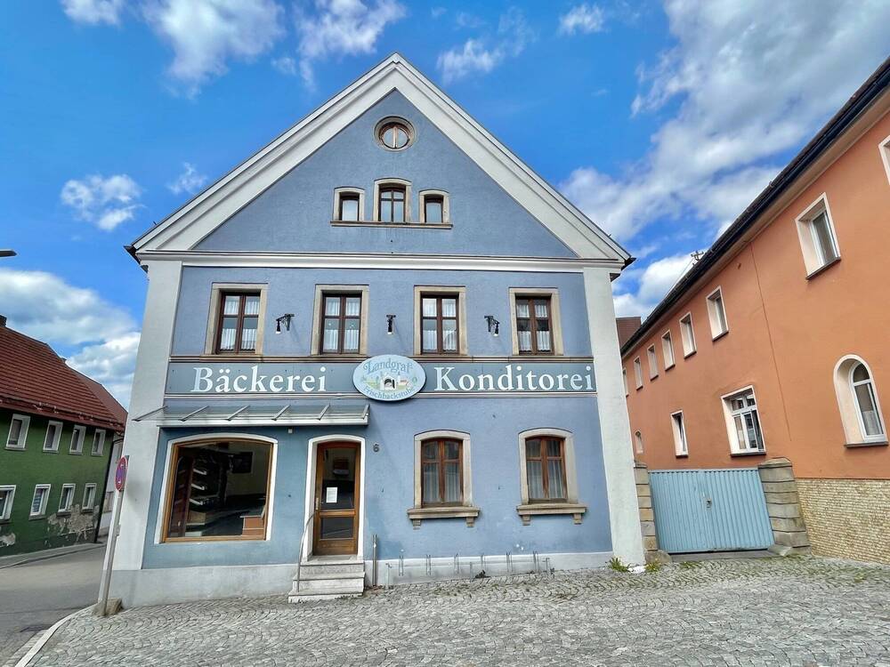 Thumbnail-Wohn- und Geschäftshäuser am Marktplatz in Eslarn