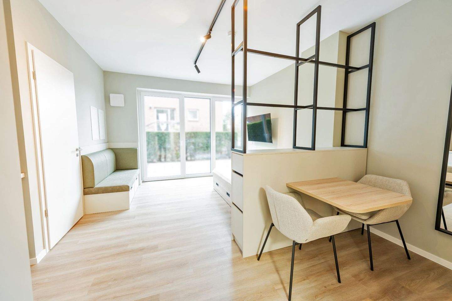 Thumbnail-Möblierte 1-Zimmer-Wohnung mit Terrasse und Kochnische