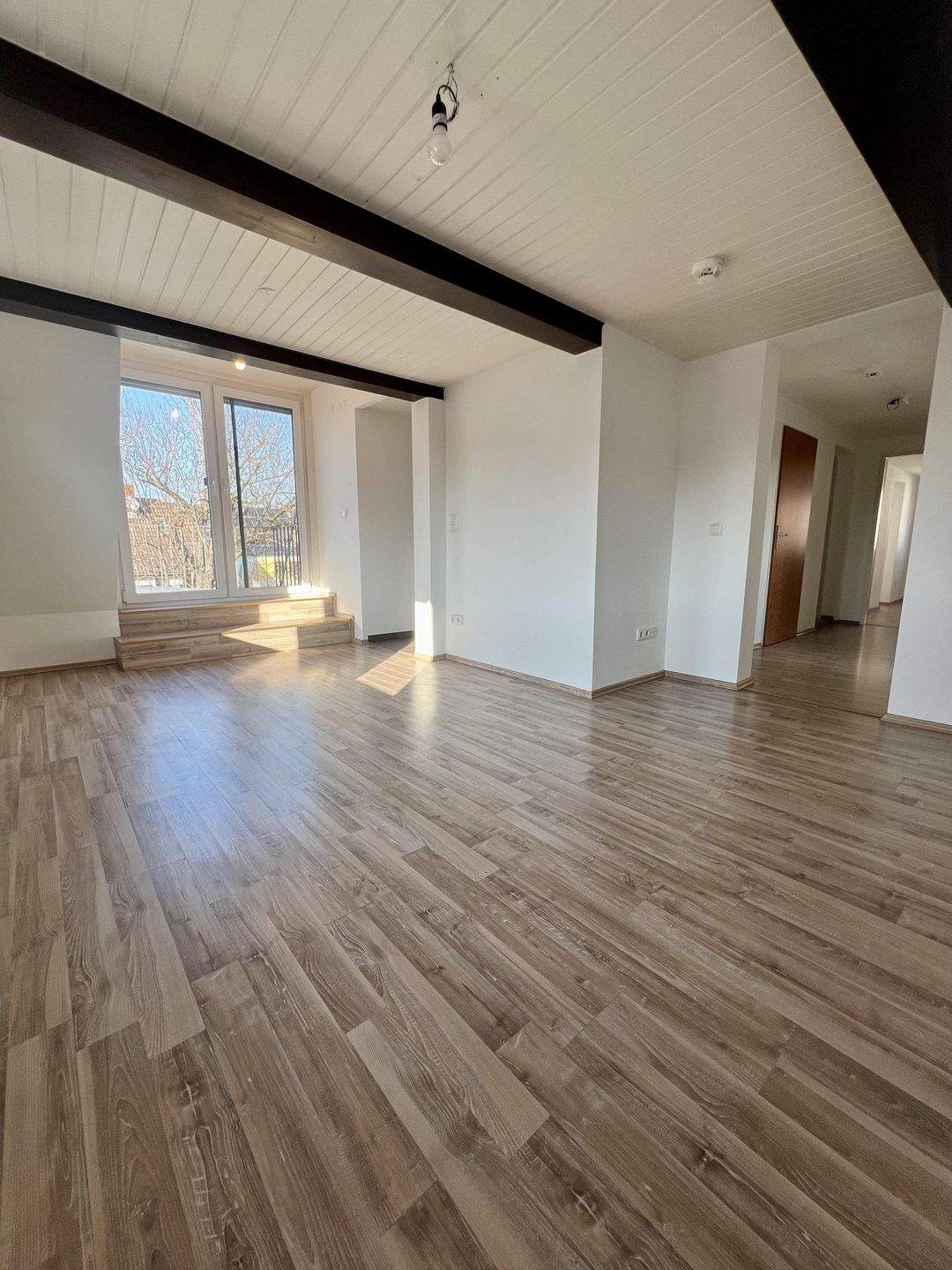 Thumbnail-Charmante 3-Zimmer-Dachgeschoss-Wohnung mit Dachterrasse in Nürnberg-Schniegling