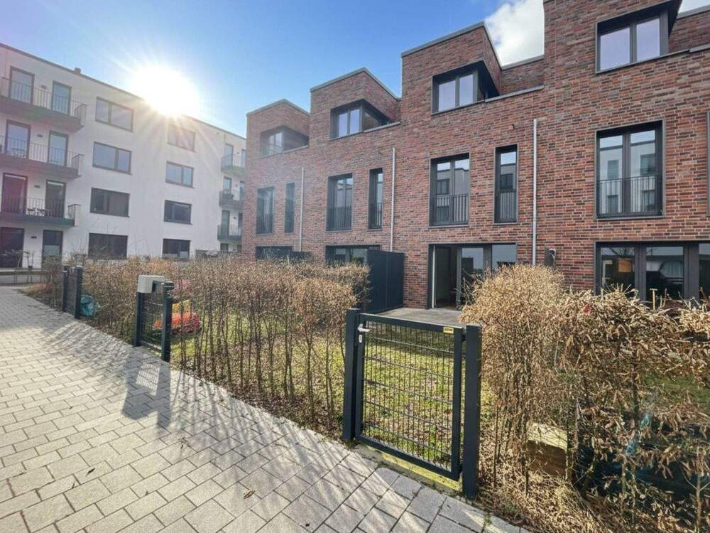 Thumbnail-FAMILIEN AUFGEPASST: Modernes Reihenhaus mit 4,5 Zimmern, 2 Bädern, EBK, Terrasse, Keller u.v.m. in Hannover