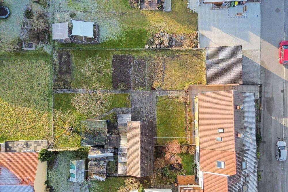 Thumbnail-Zweifamilienhaus mit großem Grundstück in ruhiger Feldrandlage - viel Platz für Familie & Ideen
