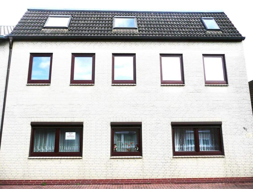 Thumbnail-25355 Barmstedt gepflegtes Stadthaus - FREI 2026 : Auf Anfrage ! suchen - ansehen - zugreifen - kaufen - viel Raum : EG - OG - ausgeb. Dachgeschoß !